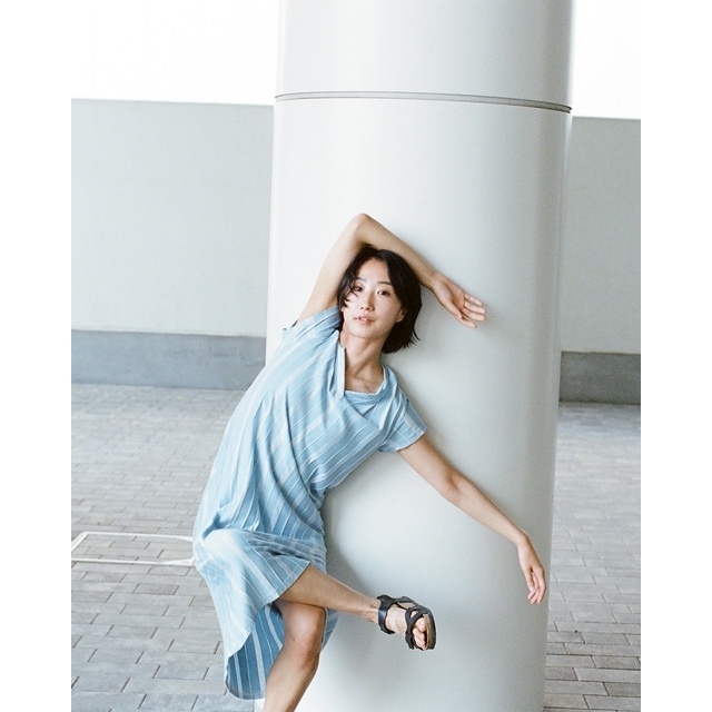 ダンサー / 振付家の小暮香帆が3年ぶりの新作を上演 大友良英が全編ライヴ演奏