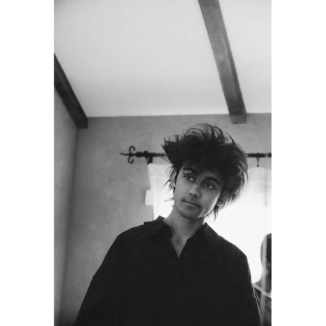aron!、デビュー・アルバム『トゥー・クロース・フォー・ランニング』を発表 日本盤にはボーナストラックを収録