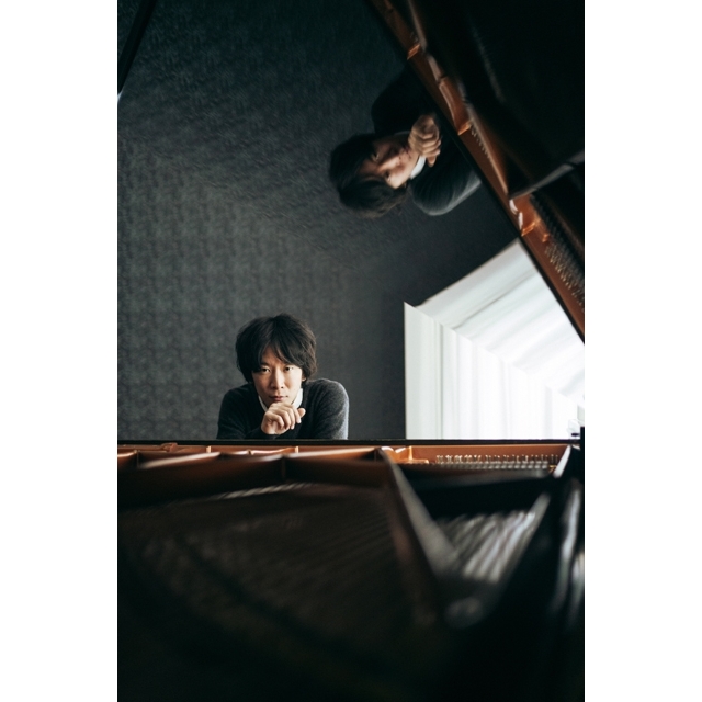 北村朋幹、没後30年を迎えた武満徹のピアノ曲を披露するリサイタルを開催