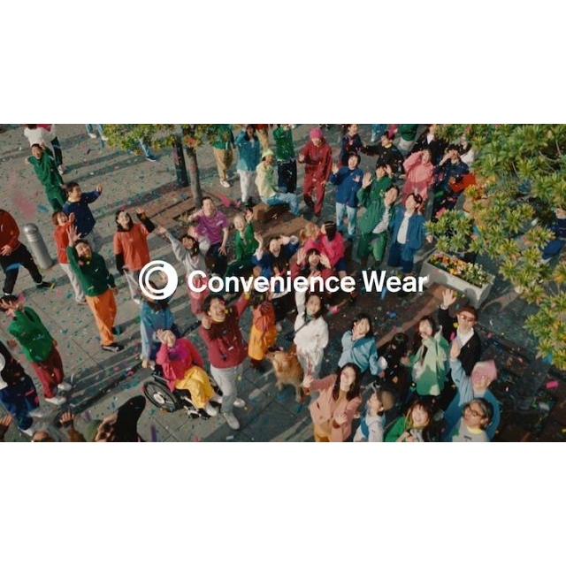 ファミリーマートの「コンビニエンスウェア」のCMで「上を向いて歩こう」を歌っているのは?