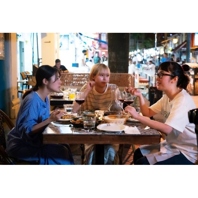 映画『マジカル・シークレット・ツアー』場面写真公開 有村架純がシンガポールで黒木華・南沙良と密輸仲間に