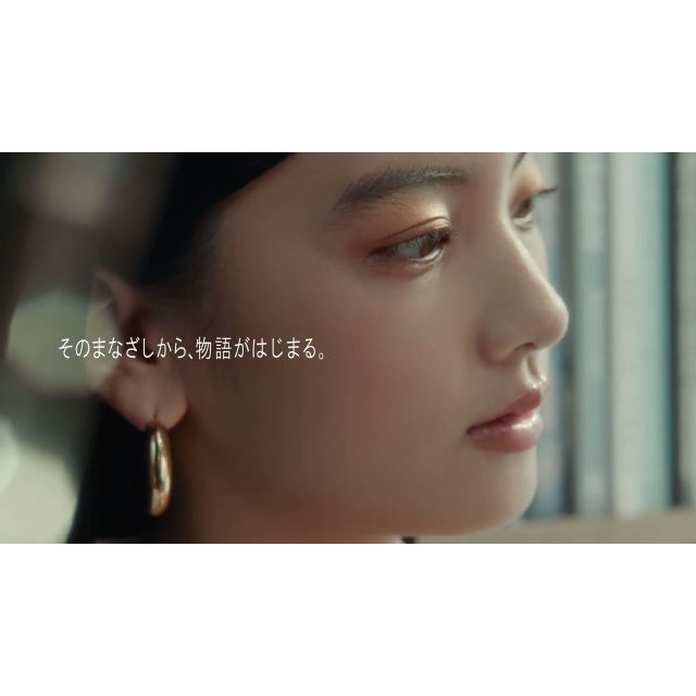 「エクセル」の「スキニーリッチシャドウ N」のCMに出演している女性は?