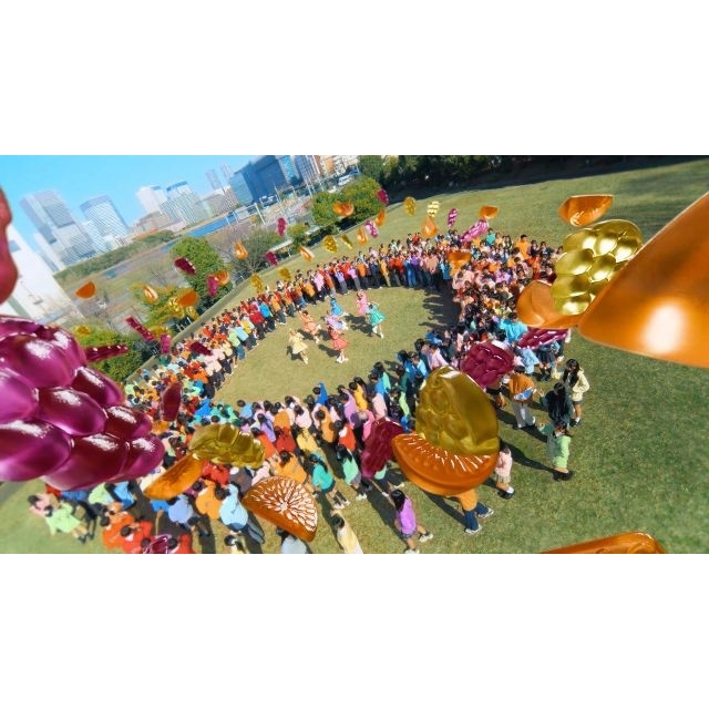 FRUITS ZIPPER出演、「果汁グミ」のCM「ミックスしあうと、私たちはも~っと輝く!」篇で流れる曲は?