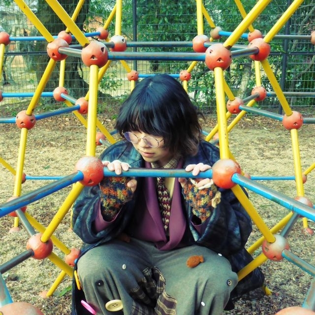 京都在住の新鋭SSW・yui bbb、疑念と執着が滲む新曲「きみのけむり」リリース&MV公開