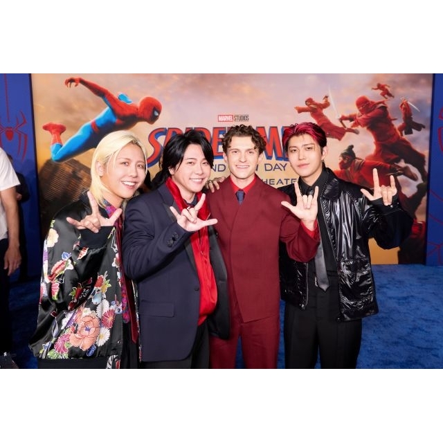 Mrs. GREEN APPLE、映画『スパイダーマン:BND』のレッドカーペットに登場 トム・ホランドと対面