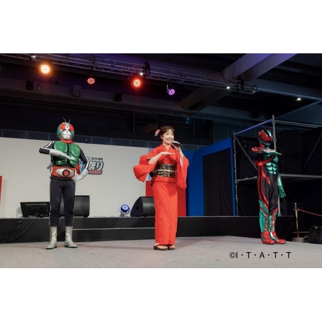 田川寿美、〈スーパーヒーロー夏祭り2026〉に出演 仮面ライダーと共演し「仮面ライダー音頭」を披露