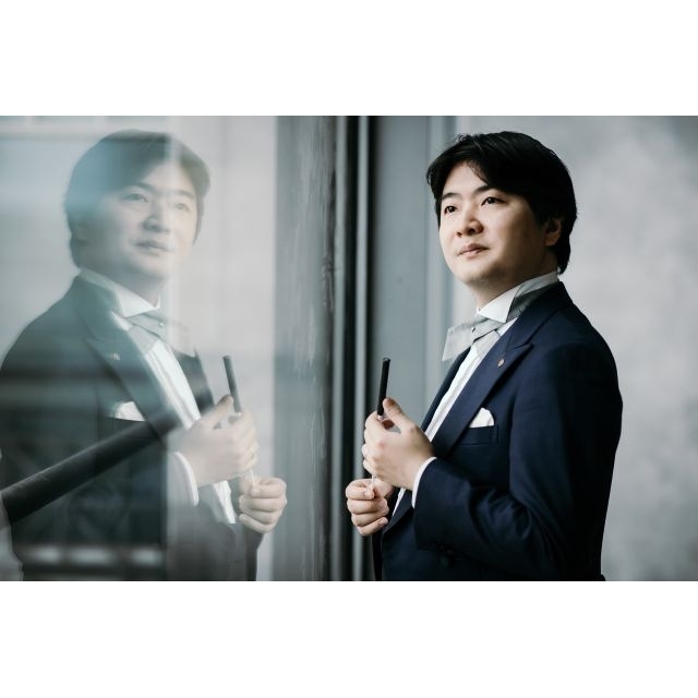 山田和樹×読響、圧巻の公演がライヴ盤で登場 武満徹「ノヴェンバー・ステップス」を中心に意欲的なプログラム収録
