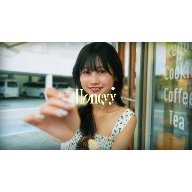 CHIHIRO、伊藤彩華が出演する新曲「Honeyy」MV公開