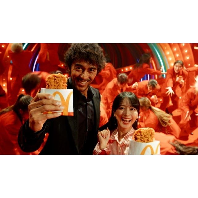 マクドナルドのCM「ザクザクジューシーももチキン」篇で阿部寛と共演している女性は?