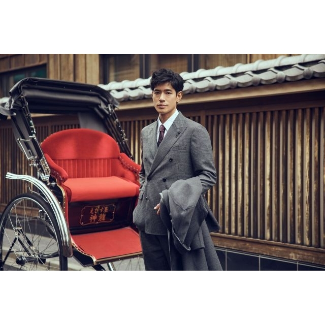 「LARDINI」の2026年秋冬コレクション・キャンペーン・ヴィジュアルに登場する男性は?