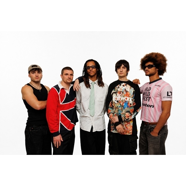 ロンドンの5人組bby(ベイビー)、2ndアルバム『2』を発表 エネルギー迸る新曲「Ur Bedroom」公開