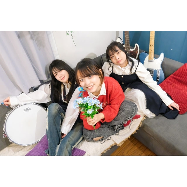 19歳3ピース・ガールズ・バンド“マリンブルーデージー”、リスナーの新生活を讃える新曲「Life」リリース