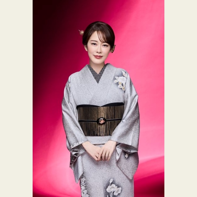 丘みどり、新曲「夢乱舞」ジャケット写真+アーティスト写真公開 デジタル・リリース&MV公開も