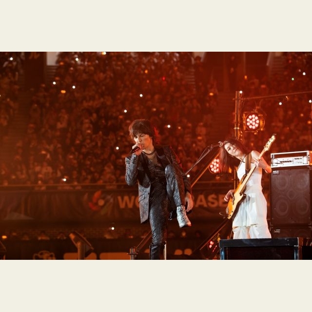 稲葉浩志、決戦の地・東京ドームに登場 Netflix大会応援ソング「タッチ」をライヴパフォーマンスで初披露