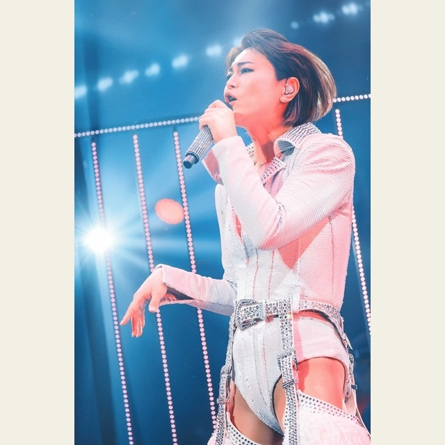氷川きよし、KIINA.として魅せた東京公演のレポート到着 氷川「初めてのKIINA.を全面に出したライヴ」