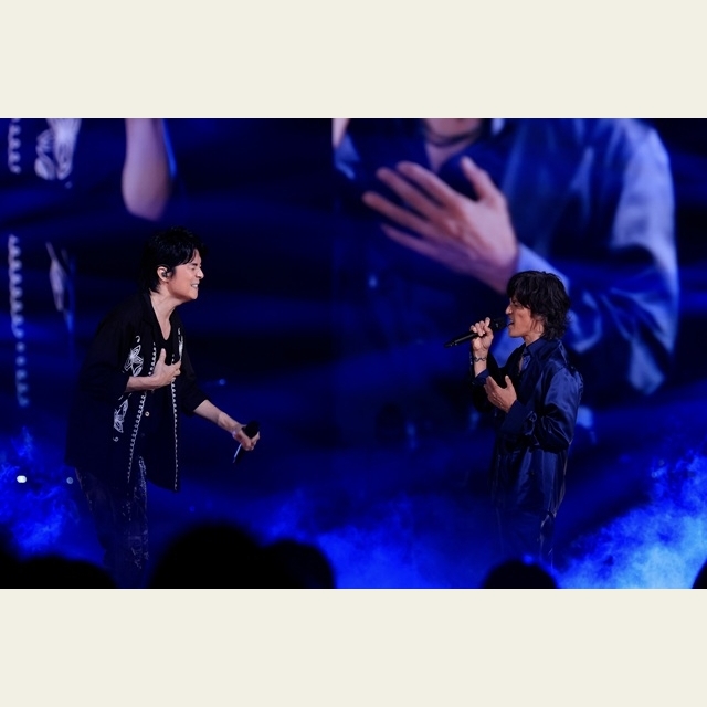 福山雅治、ドーム・ツアー最終公演に稲葉浩志がサプライズ登場 「HELLO」の豪華デュエットを披露
